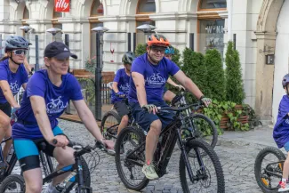 na zdjęciu rowerzyści