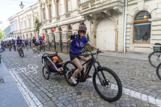 na zdjęciu rowerzyści