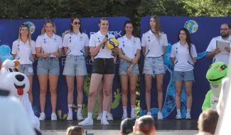 na zdjęciu siatkarki podczas prezentacji