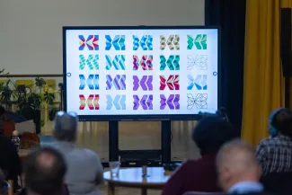 na zdjęciu osoby podczas konferencji 