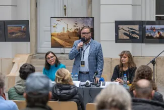 osoby podczas konferencji