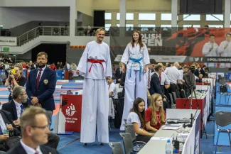 na zdjęciu zawodnicy walczący