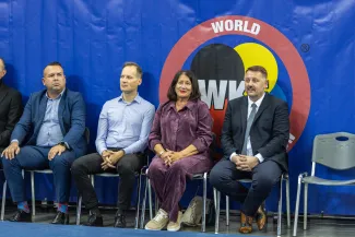 na zdjęciu zawodnicy walczący