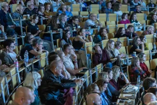 osoby podczas spotkań autorskich