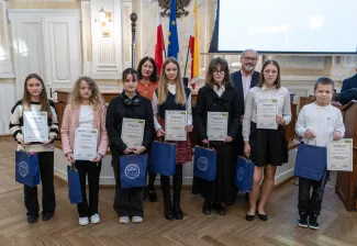 na zdjęciu stypendyści 