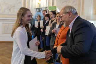 na zdjęciu stypendyści 