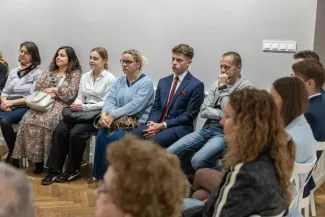 na zdjęciu osoby podczas uroczystości