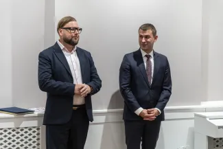 na zdjęciu osoby podczas uroczystości