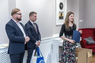 na zdjęciu osoby podczas uroczystości