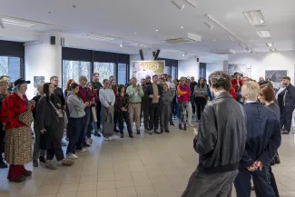 Na zdjęciu oprowadzanie artystyczno-kuratorskie