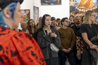 Na zdjęciu oprowadzanie artystyczno-kuratorskie