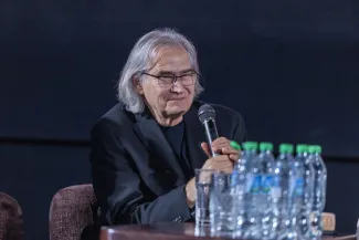 na zdjęciu sala kinowa z ludźmi