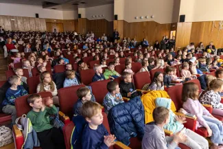 na zdjęciu osoby podczas spotkania