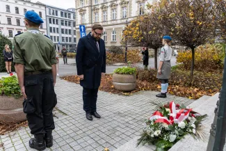 na zdjęciu osoby podczas świętowania