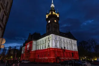 na zdjęciu osoby podczas świętowania