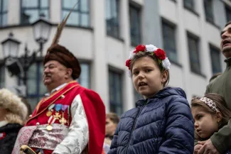 na zdjęciu osoby podczas świętowania