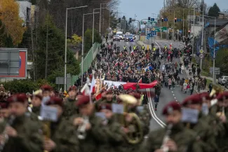 na zdjęciu osoby podczas świętowania