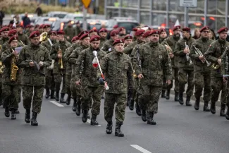 na zdjęciu osoby podczas świętowania