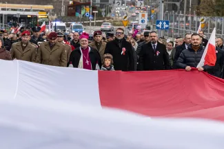 na zdjęciu osoby podczas świętowania