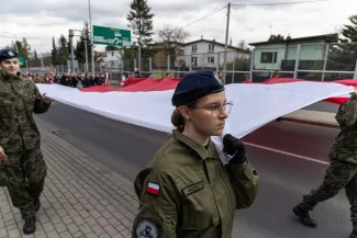 na zdjęciu osoby podczas świętowania