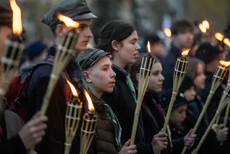 na zdjęciu osoby podczas świętowania