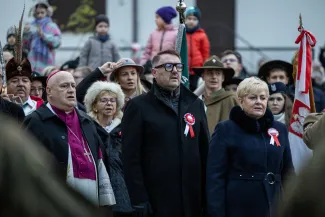 na zdjęciu osoby podczas świętowania