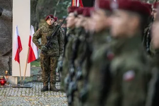 na zdjęciu osoby podczas świętowania