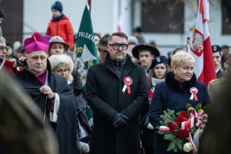 na zdjęciu osoby podczas świętowania
