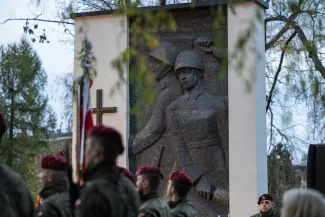 na zdjęciu osoby podczas świętowania