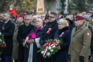 na zdjęciu osoby podczas świętowania