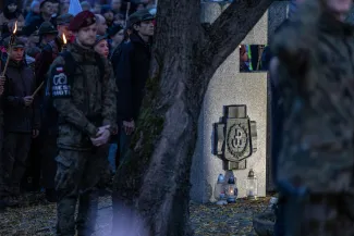 na zdjęciu osoby podczas świętowania