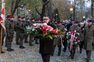 na zdjęciu osoby podczas świętowania