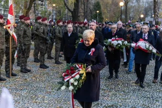 na zdjęciu osoby podczas świętowania