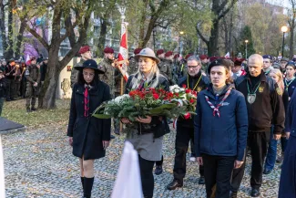 na zdjęciu osoby podczas świętowania