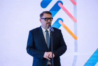 na zdjęciu osoby podczas konferencji