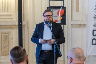 na zdjęciu osoby podczas konferencji