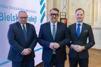 na zdjęciu osoby podczas konferencji