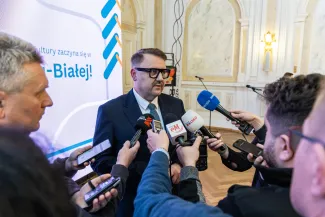 na zdjęciu osoby podczas konferencji