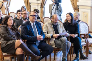 na zdjęciu osoby podczas konferencji