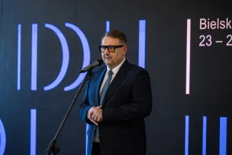 na zdjęciu osoby podczas konferencji
