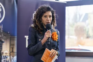 na zdjęciu osoby podczas spotkania