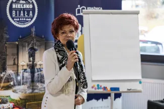 na zdjęciu osoby podczas spotkania