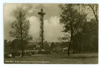 Na zdjęciu wieża spadochronowa 