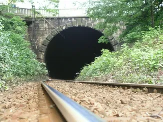 Na zdjęciu wlot do tunelu