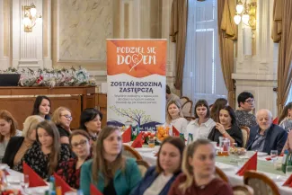 na zdjęciu osoby podczas spotkania