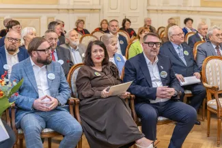 na zdjęciu osoby podczas uroczystości