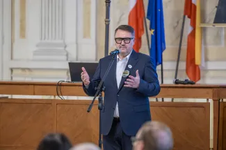 na zdjęciu osoby podczas uroczystości