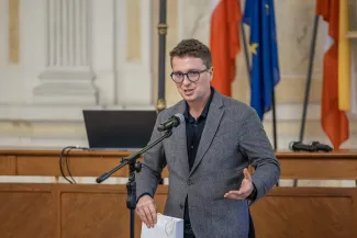 na zdjęciu osoby podczas uroczystości