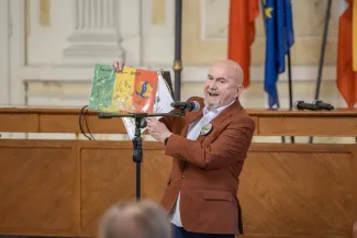 na zdjęciu osoby podczas uroczystości