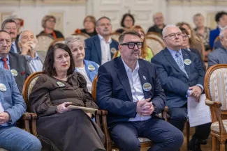 na zdjęciu osoby podczas uroczystości